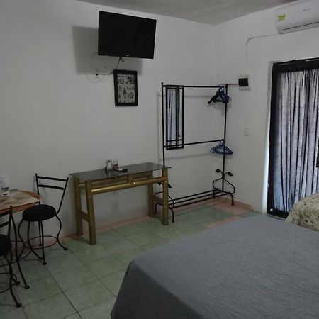 Habitaciones-cómodas-aire-wifi-tv-cerca de playa-!!excelente precio ii Manzanillo Exterior foto